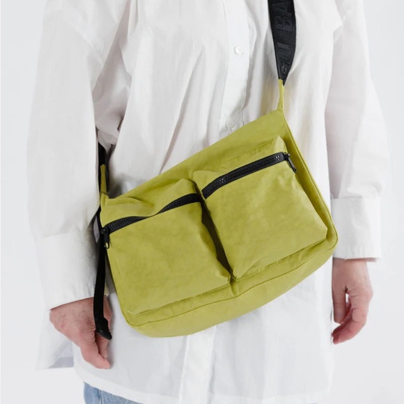 BAGGU Handbags - BAGGU Medium Cargo Crossbody LEMONGRASS NWT